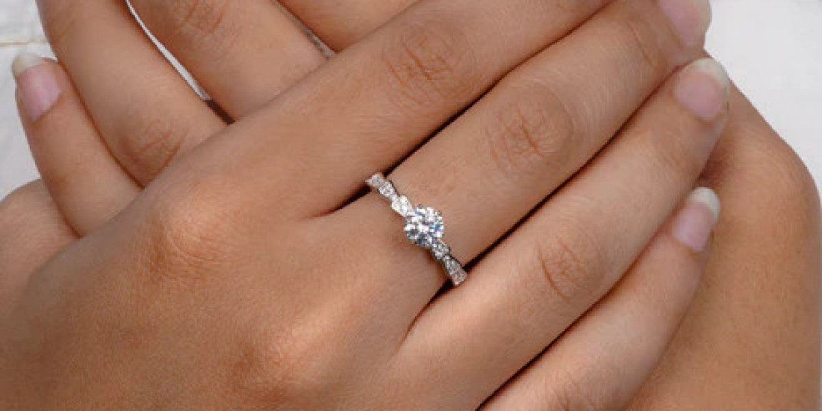 Silver Rings for Women: How to Choose the Perfect Style for Everyday Elegance